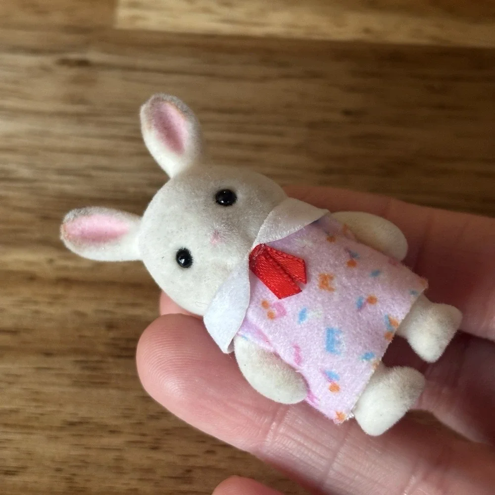 Calico Critters Rabbit Figure Sylvanian Families Doll Dipped Ears~PREOWNED 1